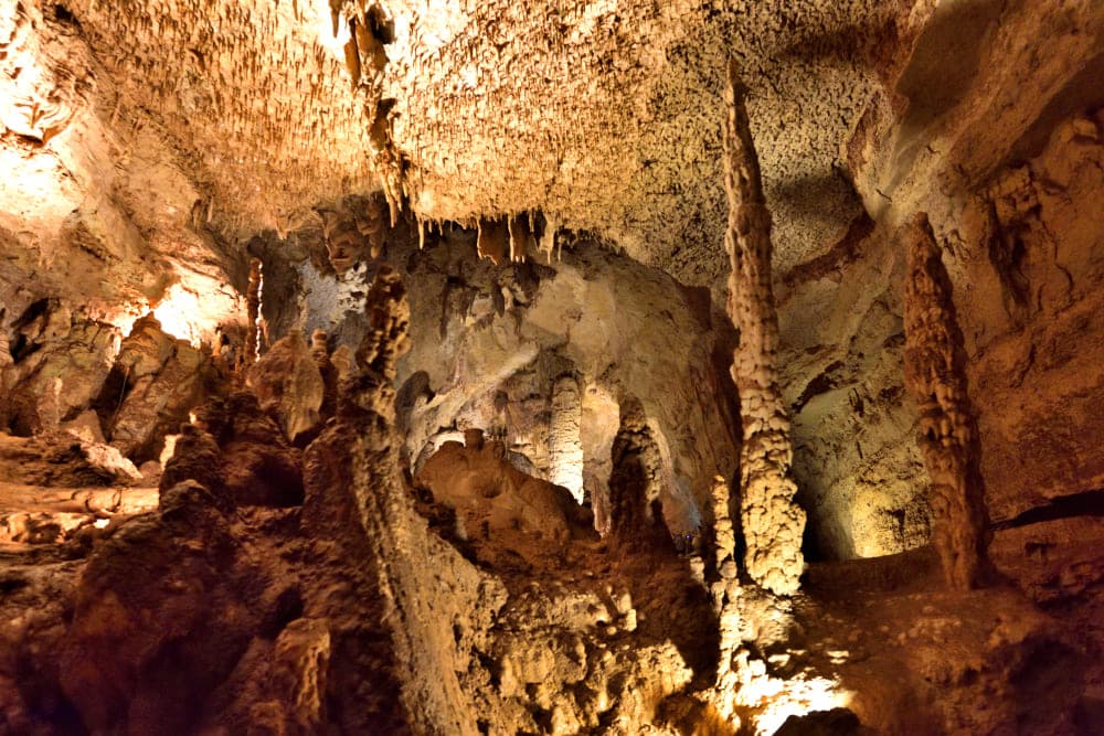 natural-bridge-caverns